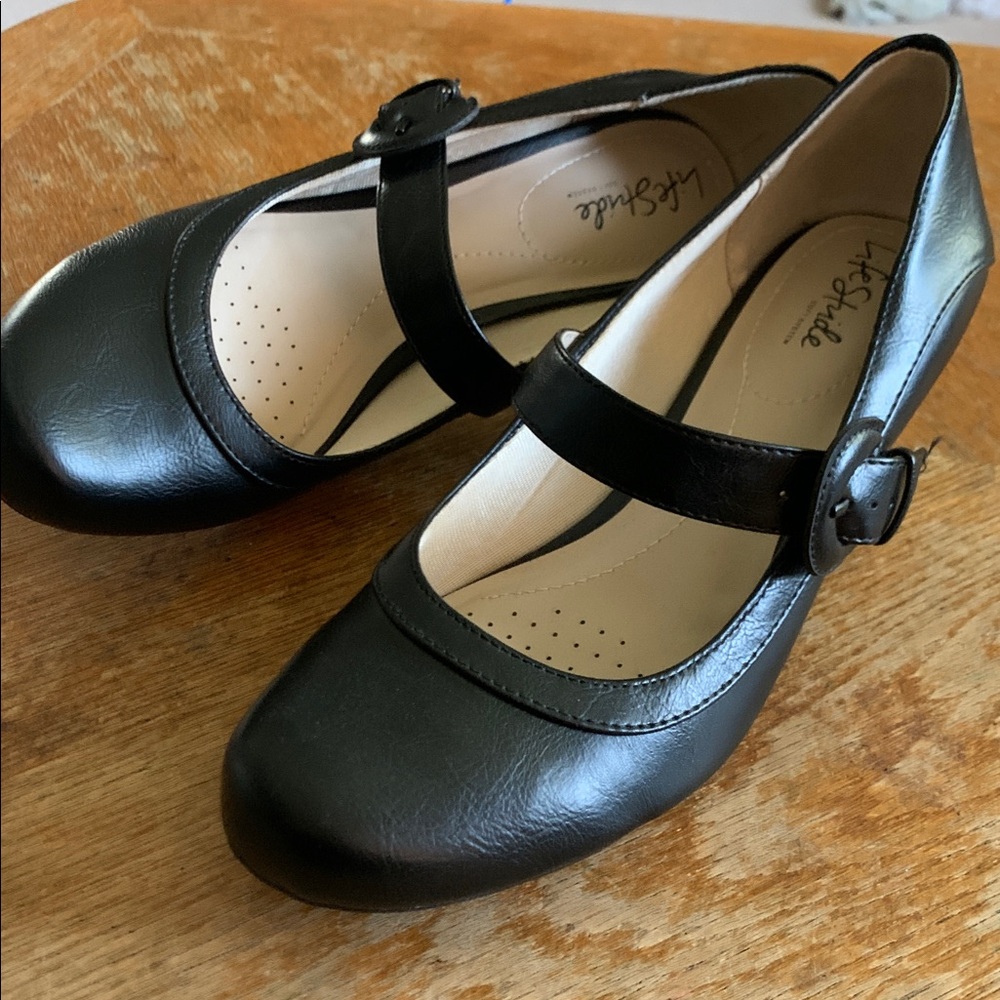 Life Stride Black Mary Jane Heels with Beautiful Stitching